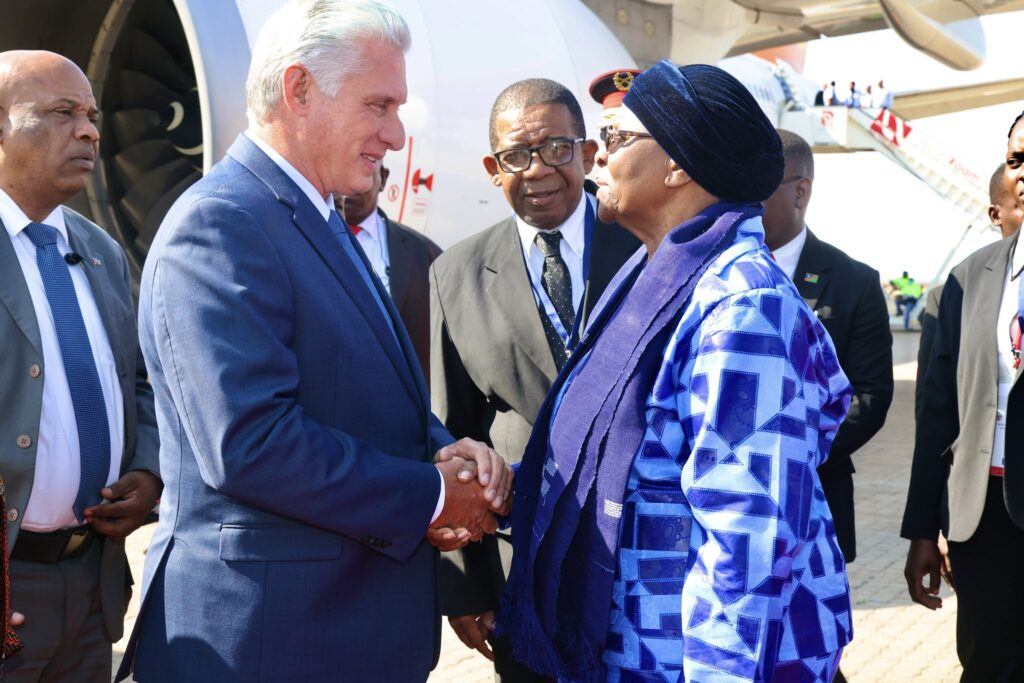 Cuban President Miguel Díaz-Canel meets with his Namibian counterpart, Hage Geingob. Photo: X/@DiazCanelB.