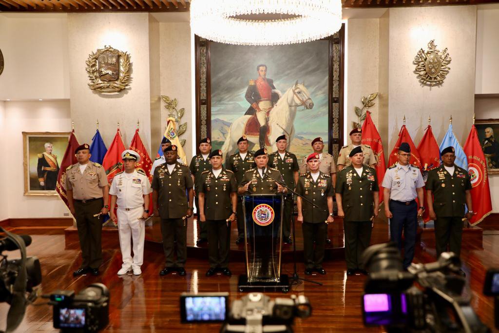 Venezuelan Defense Minister Vladimir Padrino López, accompanied by FANB officials, condemn the call for a military coup made by far-right opposition politicians. Photo: X/@NicolasMaduro.