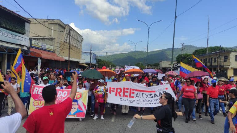 Venezuelans march demanding release of diplomat Alex Saab from US prison. Photo: Roi López Rivas.