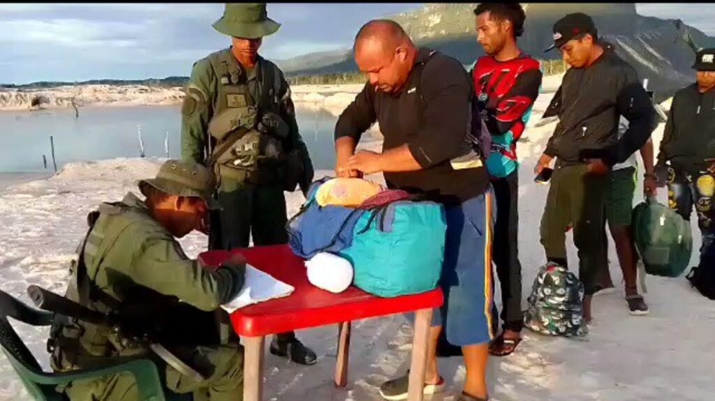 A frame of the video posted to Lárez's X account, which references the evacuation of the miners from Yapacana National Park. Photo: X/@dhernandezlarez.