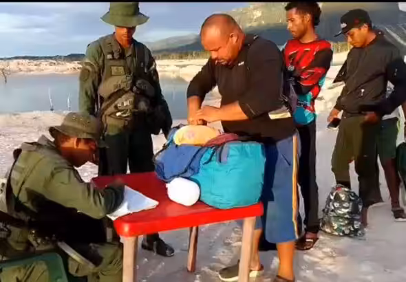 A frame of the video posted to Lárez's X account, which references the evacuation of the miners from Yapacana National Park. Photo: X/@dhernandezlarez.