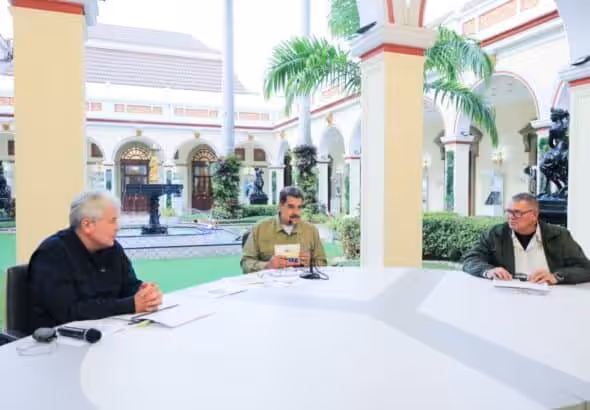 Venezuelan President Nicolás Maduro (center), pictured together with the ministers for food, Carlos Leal Tellería (right), and the minister for productive agriculture and land, Wilmar Castro Soteldo (left). Photo: Presidential Press.