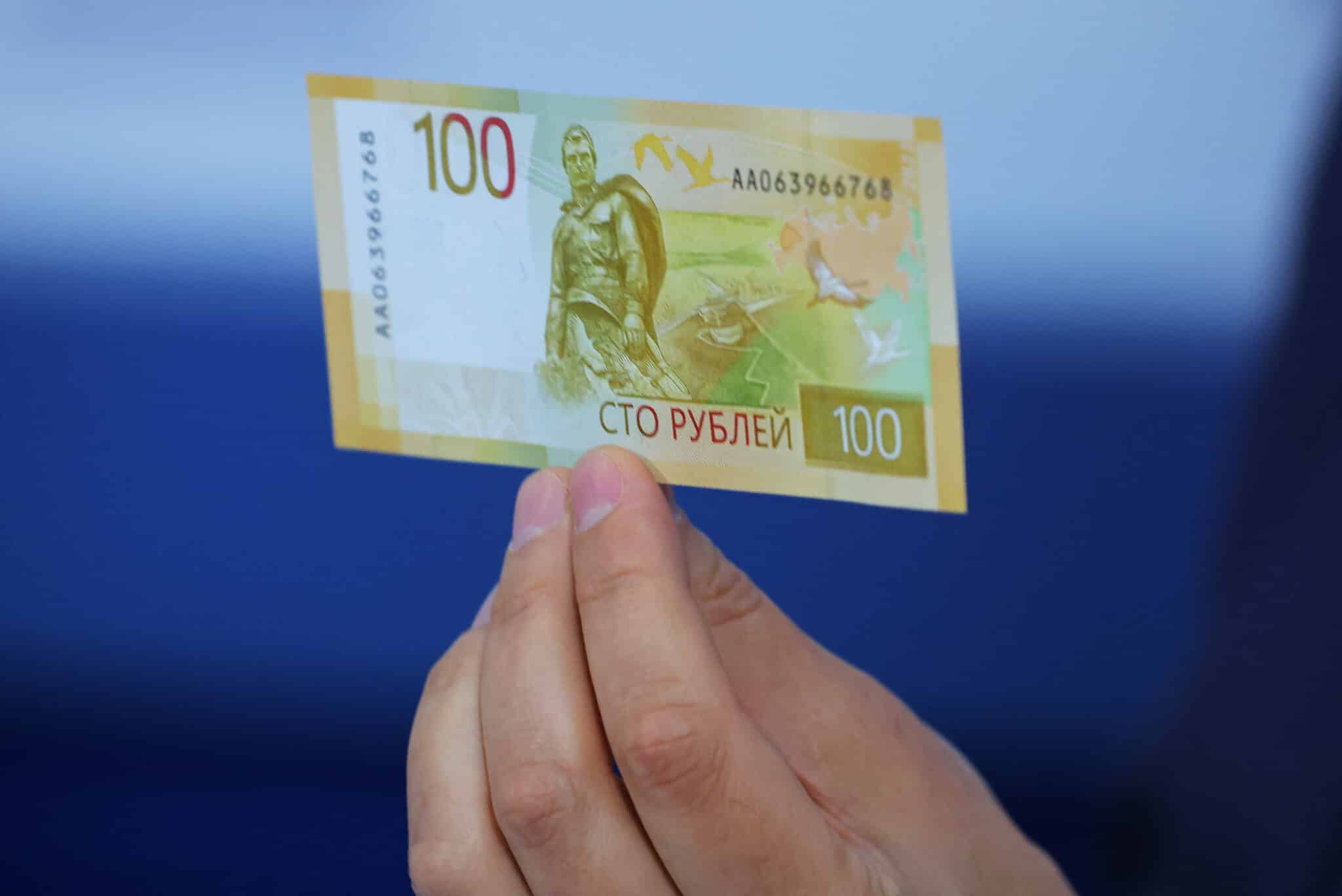 Hand holding a Russian Ruble bill. Photo: Reuters.