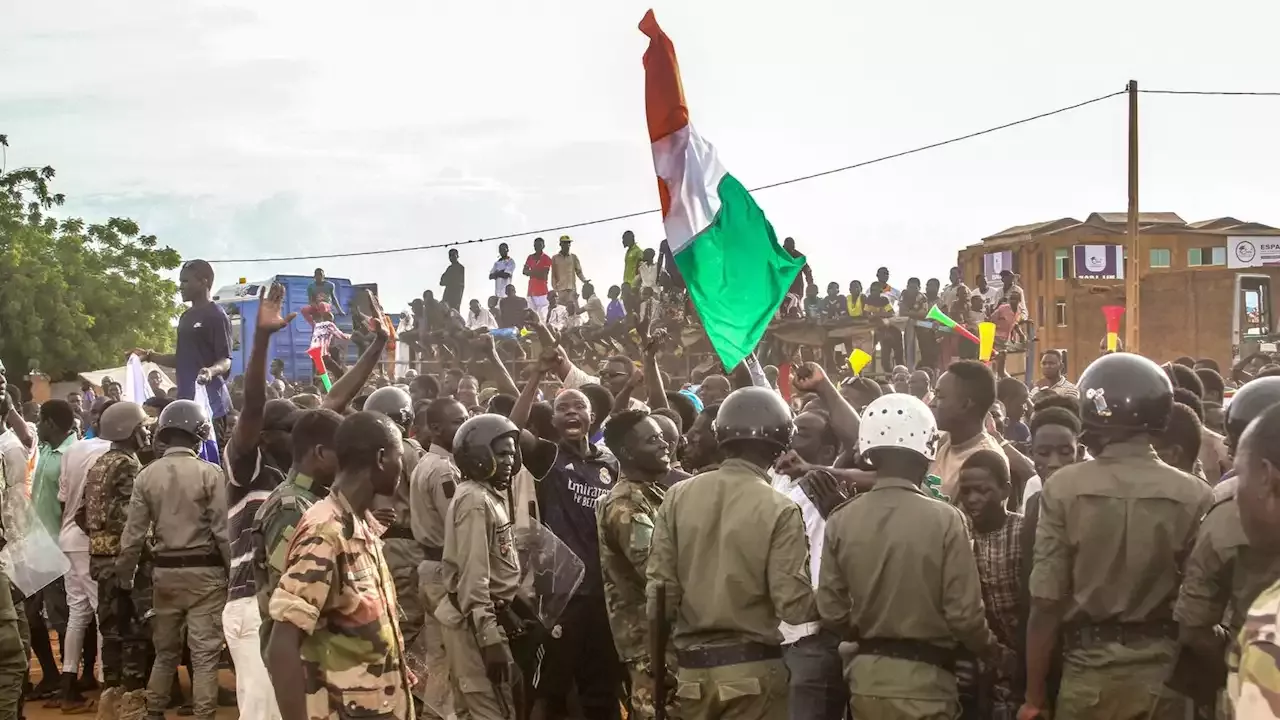 Sympathizers of the Niger coup hold an anti-France demonstration. Photo: Reuters.