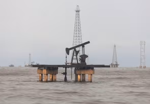 An oil rig in Lake Maracaibo, Venezuela. Photo: Reuters/Isaac Urrutia.
