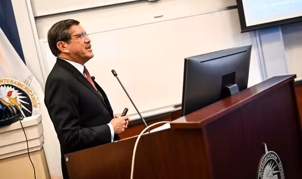 Defense Minister Jorge Chavez at Inter-American Defense College in Washington. Photo: US Air Force.