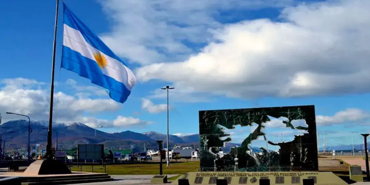 Monument to the Argentinian soldiers fallen in the 1982 war for the Malvinas Islands against the United Kingdom, known in the collective West as the Falkland Islands War. Photo: La 100 - Cienradios.