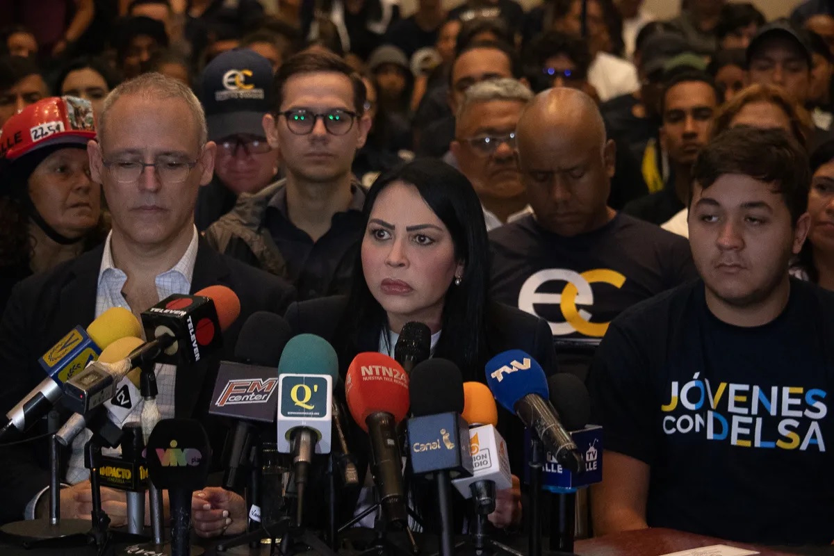 Anti-Chavista politician Delsa Solórzano during a press conference. Photo: RedRadioVE/File photo.