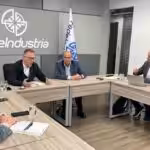 The president of the Venezuelan Federation of Industries, Orland Camacho (center) in a meeting. File photo.