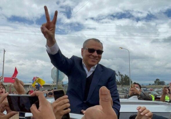 Former Ecuadorian Vice President Jorge Glas waving the victory sign. Photo: EFE/File photo.