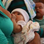 Venezuelan women breastfeeding their children. Photo: Correo del Orinoco/File photo.