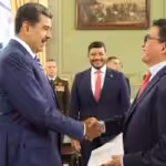 Venezuelan President Nicolás Maduro shakes hands with the new Colombian ambassador Milton Rengifo at Miraflores Palace on Wednesday, August 16, 2023. Photo: Presidential Press.