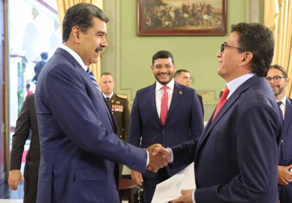 Venezuelan President Nicolás Maduro shakes hands with the new Colombian ambassador Milton Rengifo at Miraflores Palace on Wednesday, August 16, 2023. Photo: Presidential Press.