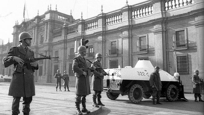 Chilean Troops Surround the Presidential Palace. Photo: BBC/File photo.
