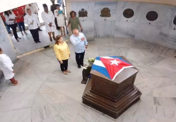 Venezuela's vice president of the PSUV, Diosdado Cabello, paying homage to the Cuban people at Fidel Castro's resting place. Photo: X/@PartidoPSUV.