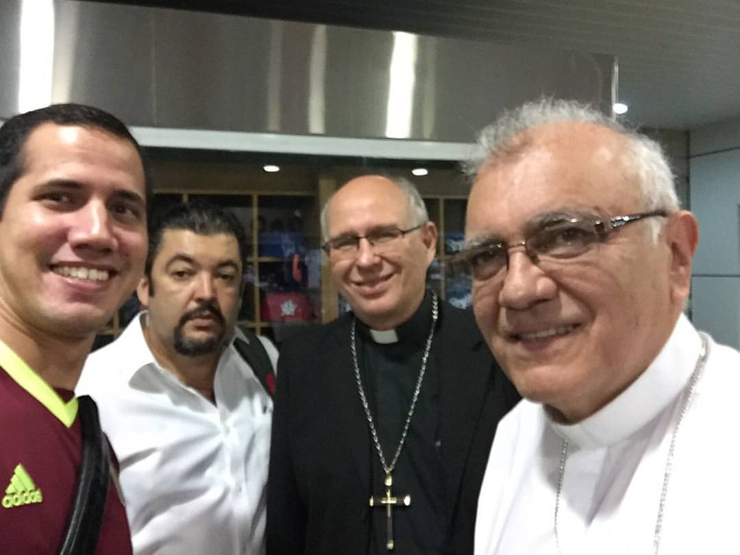 Selfie taken by former deputy Juan Guaidó (left) with Cardinal Baltazar Porras (right) in 2016. Photo: JGuaido FB/File photo.