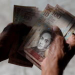 A handful of Venezuela bolívars. Photo: Reuters.