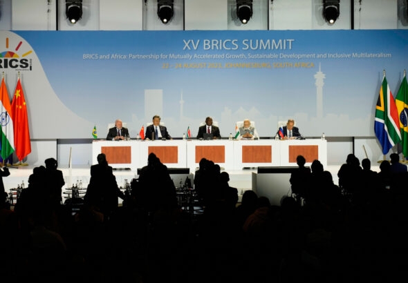 South African President Cyril Ramaphosa (Center) delivers the XV BRICS summit declaration flanked by from (Left) President of Brazil Luiz Inacio Lula da Silva, President of China Xi Jinping, Prime Minister of India Narendra Modi and Russia’s Foreign Minister Sergei Lavrov, in Johannesburg, South Africa, Thursday, Aug. 24, 2023. Photo: Themba Hadebe/AP.
