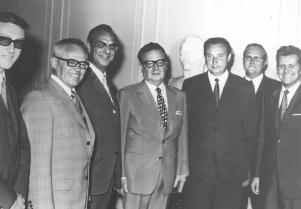 March 14, 1973: A GDR delegation visits President Salvador Allende (Right to Left) Ambassador Harry Spindler, interpreter Dr. Apel, Vice Minister of Finance Ernst Höfner, President Salvador Allende, Prof. Gerhard Scholl, Plan Commission, Dr. Emil Jarosch, Economic Council Erfurt, and Jürgen Macht, interpreter. Photo: IFDDR.