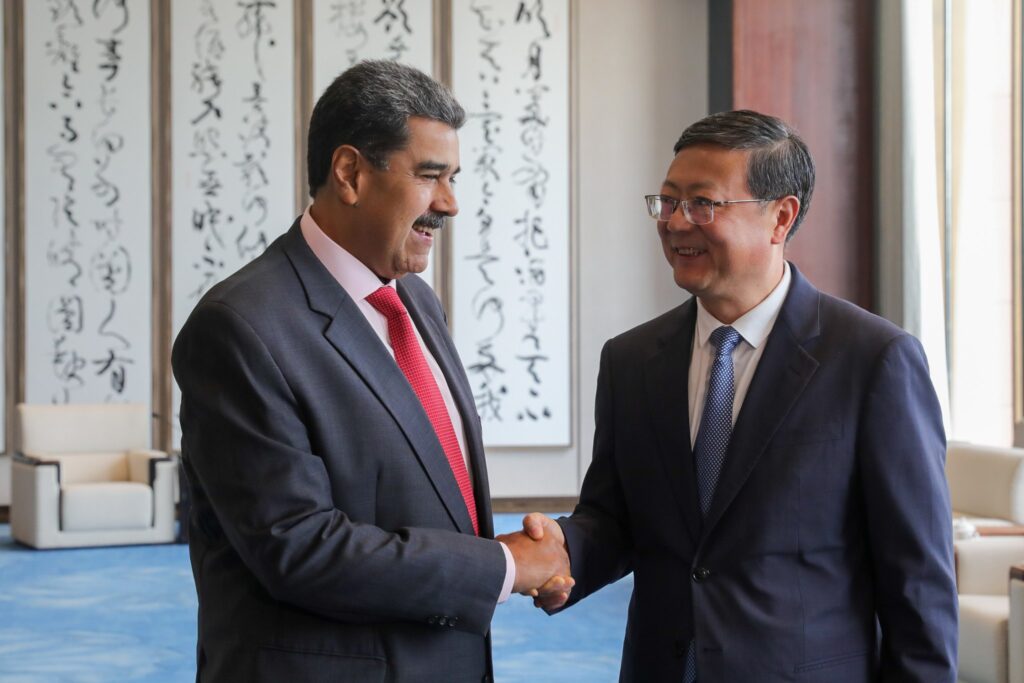 Venezuelan President Nicolás Maduro shaking hands with Shanghai Communist Party Secretary Chen Jining on Saturday, September 9, 2023. Photo: X/@NicolasMaduro.