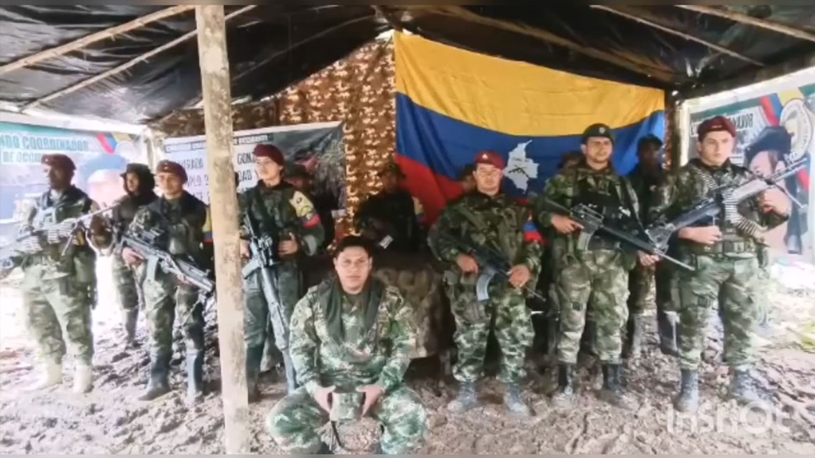 FARC dissidents guerrillas pose with a captured Colombian soldier seated in the middle, in a proof of life video released by the armed group in January 2023. Photo: YouTube/FARC-EP.
