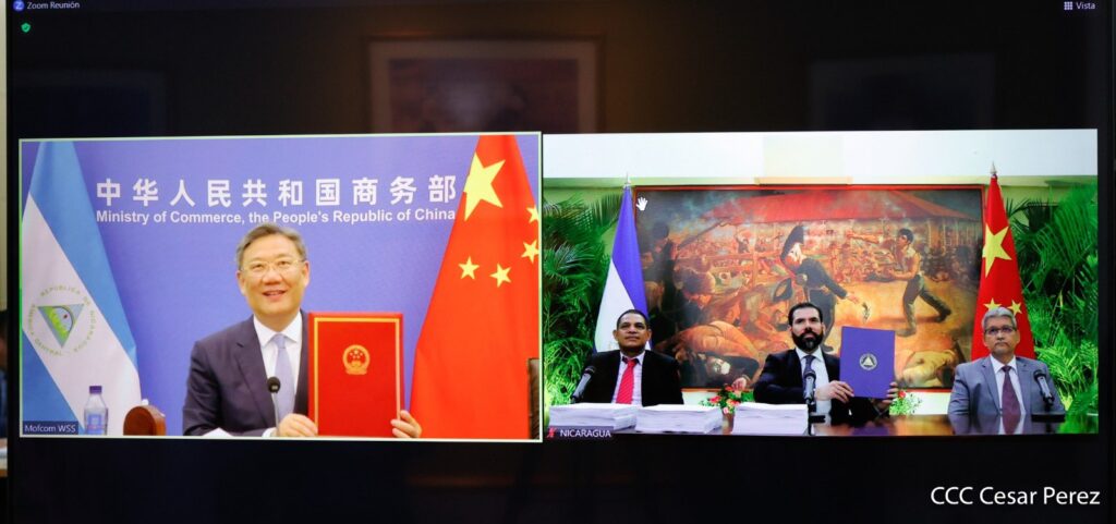 Photo composition of Chinese and Nicaraguan government representatives attending the signing of the free trade agreement between the two countries. Photo: Canal 2.