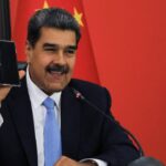 Venezuelan President Nicolás Maduro displays the Huawei Mate 60 Pro phone he received as a gift from Chinese President Xi Jinping. Photo: Presidential Press.