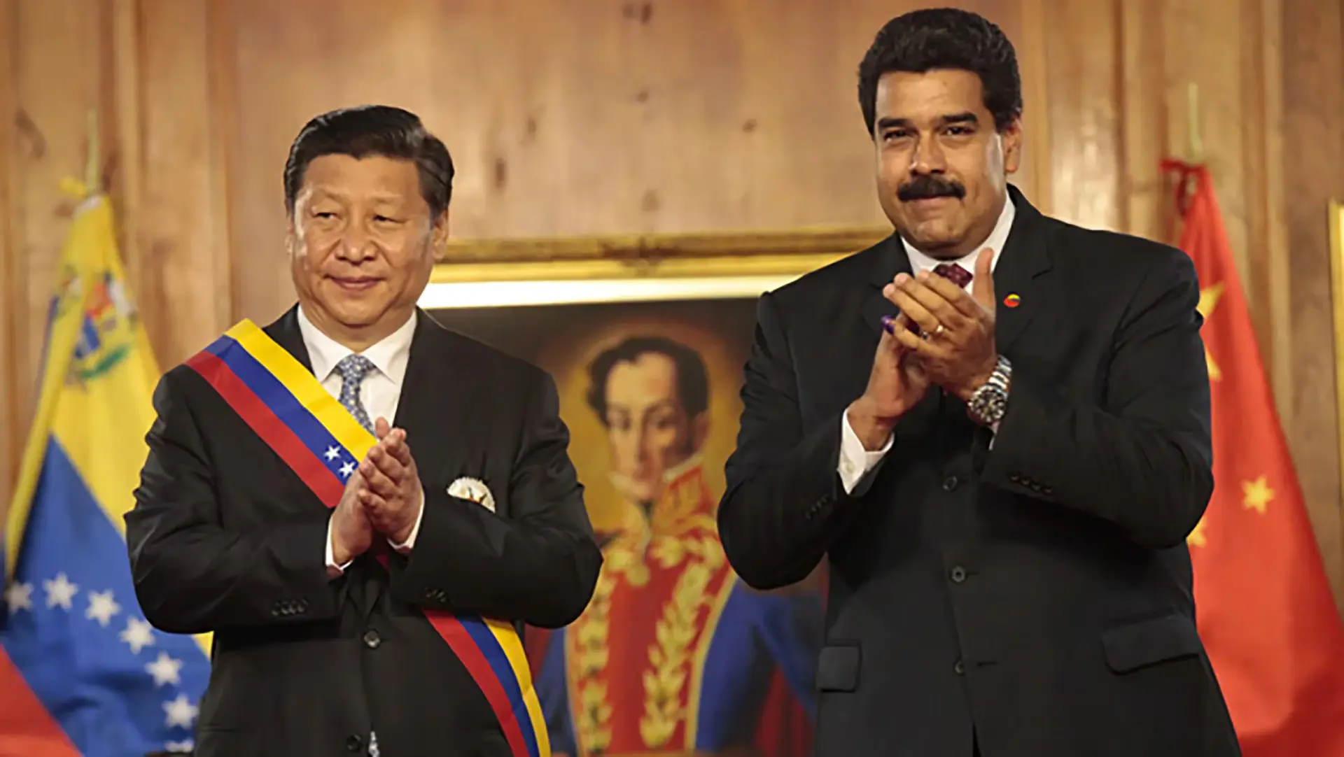 Chinese President Xi Jinping (left) and Venezuelan President Nicolás Maduro (right) during a ceremony at Miraflores Palace in Caracas, during the official visit of the Chinese president in 2017. Photo: Presidential Press/File photo.