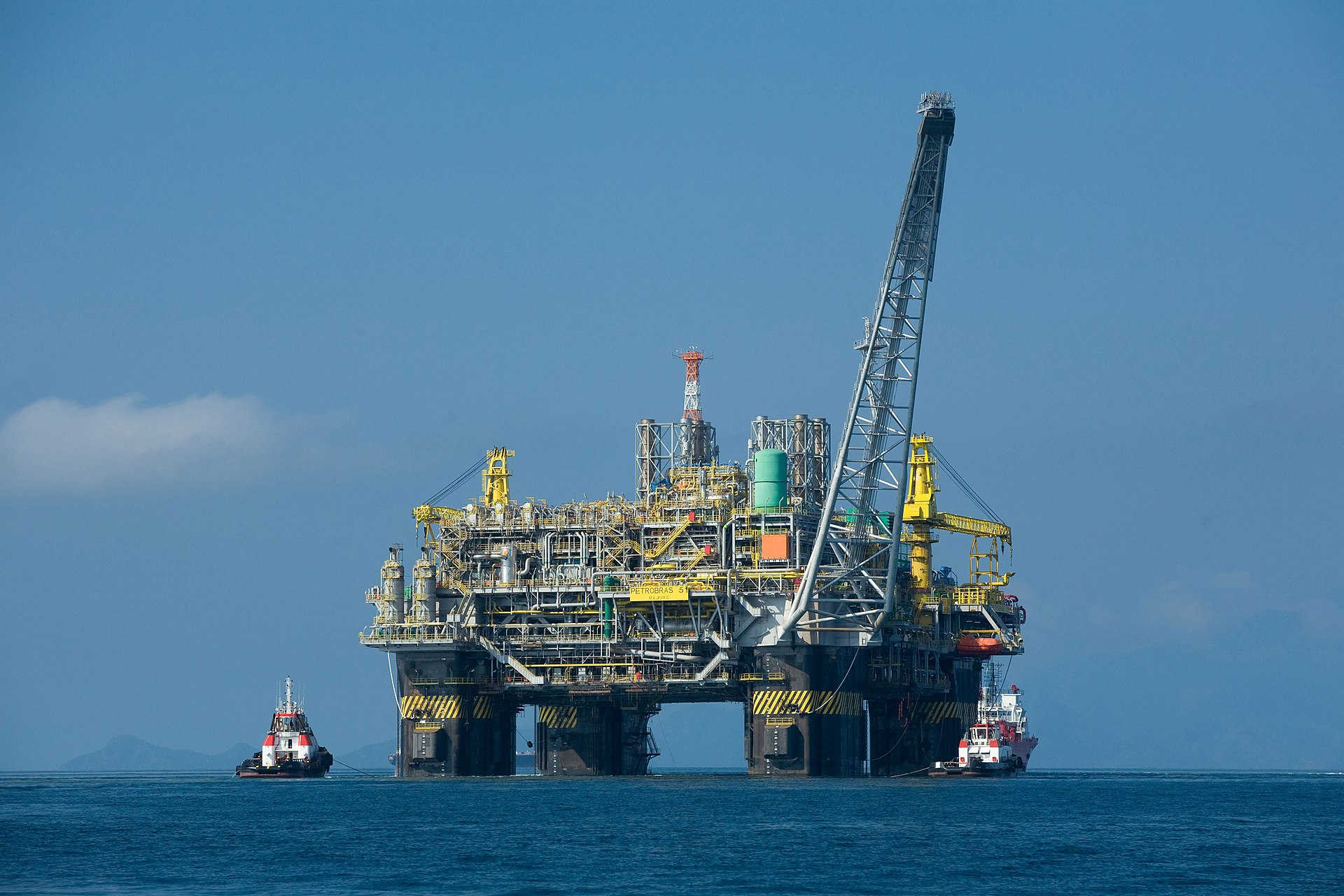 An industrial rig used to extract oil, off the Brazilian coast. Photo: Divulgação Petrobras/ABr.