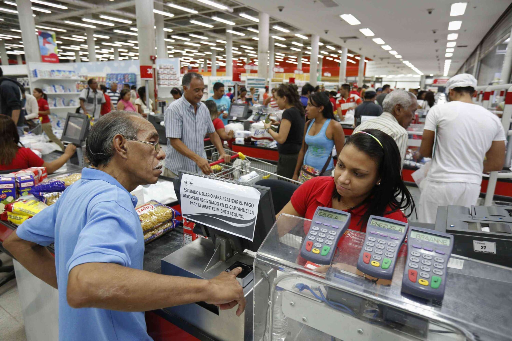 Person paying at a crowded grocery store in Venezuela. File photo.