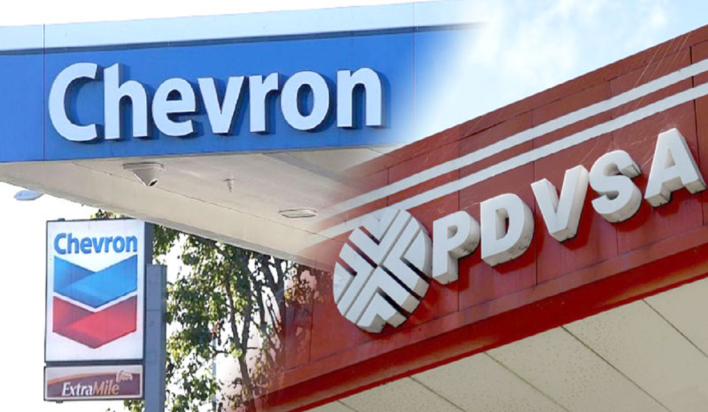 Photo composition displaying a Chevron gas station next to a PDVSA gas station. Photo: File photo.