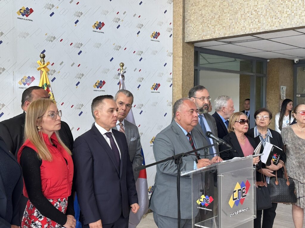CNE President Elvis AMoroso speaking to the press after a meeting with opposition actors to discuss technical assistance for opposition primaries, with Head of the National Primaries Commission Jesús María Casal to his left. Photo: X/@osmarycnn.
