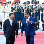 Venezuelan President Nicolás Maduro walking next to his Chinese counterpart Xi Jinping, after receiving military honors upon arrival in Beijing this Wednesday, September 13, in the last part of his state visit to China. Photo: Feng Yongbin/China Daily.
