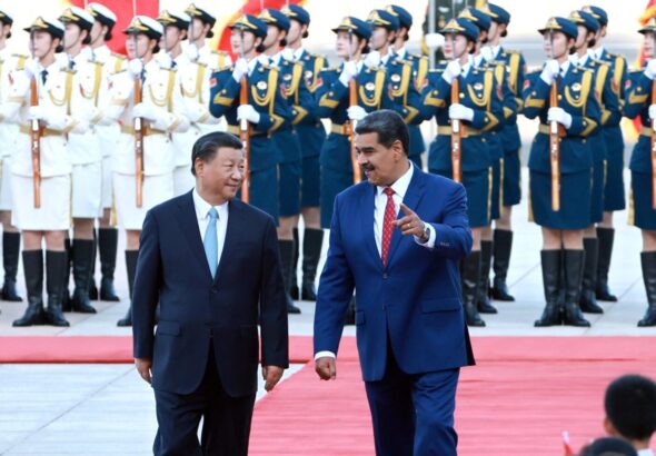 Venezuelan President Nicolás Maduro walking next to his Chinese counterpart Xi Jinping, after receiving military honors upon arrival in Beijing this Wednesday, September 13, in the last part of his state visit to China. Photo: Feng Yongbin/China Daily.