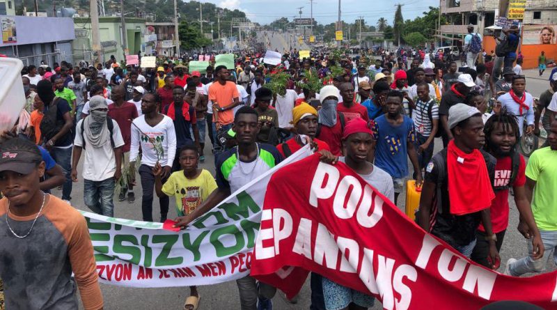 Haitians protest austerity and an illegitimate government. Photo: Etant Dupain/Twitter via Black Agenda Report.