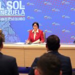 Venezuelan Vice President Delcy Rodríguez (center) giving statements to the press alongside Defense Minister Vladimir Padrino (left) and Ambassador to the UN Samuel Moncada (right). Photo: Presidential Press.