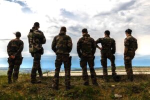 French soldiers observe a live-fire NATO multinational battlegroup exercise in Cincu, Romania, April 27, 2022. Photo: NATO, Flickr.