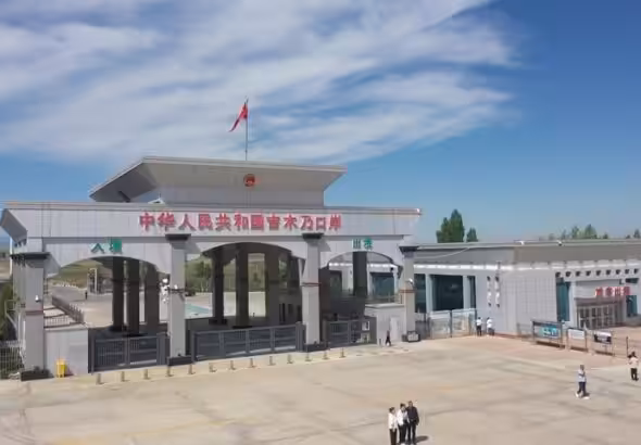 A Chinese border crossing checkpoint going into Xinjiang. Photo: CFP.