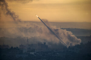 Rocket launched from Gaza during the Al-Aqsa Flood operation. Photo: Resumen Lainoamericano/File photo.