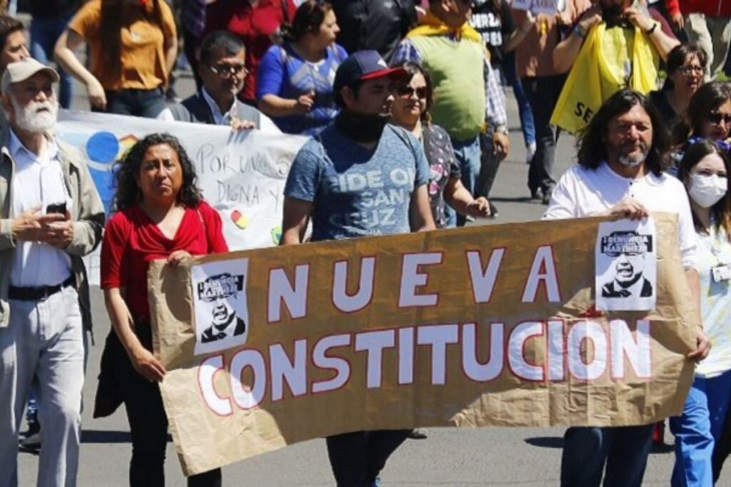 Chileans march in demand of a new constituion in 2020, after the social outburst of 2019. Photo: AFP/File photo.