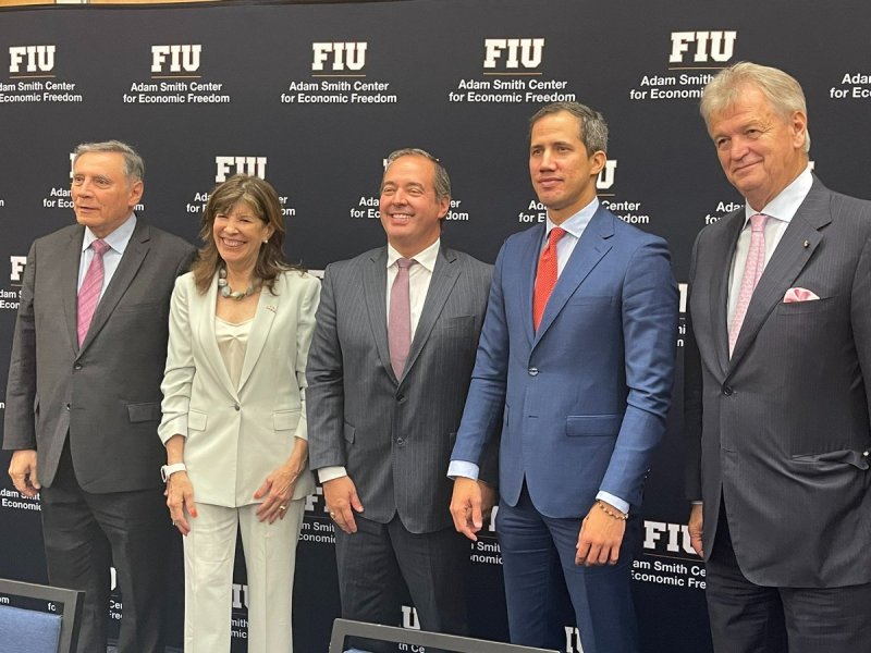 Juan Guaidó, 2nd from the right, at FIU. Photo: libertarianinstitute.org.