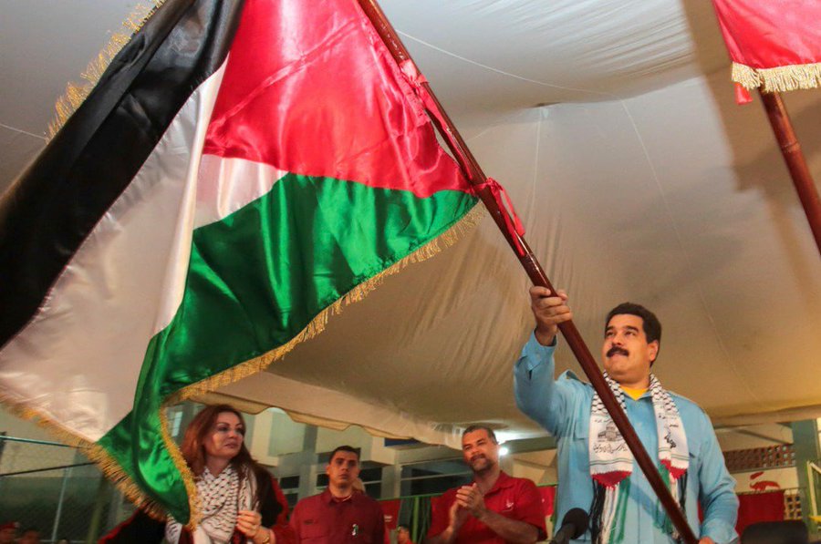 Venezuelan President Nicolas Maduro waving a Palestinian flag during a solidarity event. Photo: File photo.