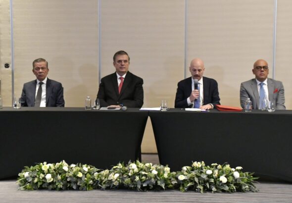 Unitary Platform members speak at a panel. Photo: Gobierno de México.