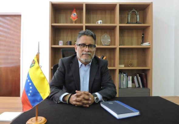José Félix Rivas Alvarado at his desk. Photo: Últimas Noticias.