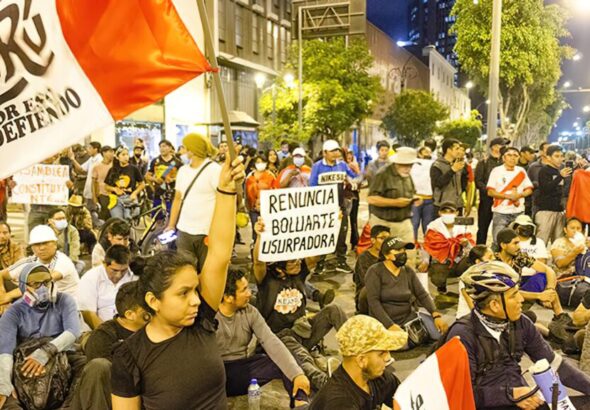 Peruvian in the streets call for Boularte, usurper resign. Photo: Resumen Latinoamericano/File photo.