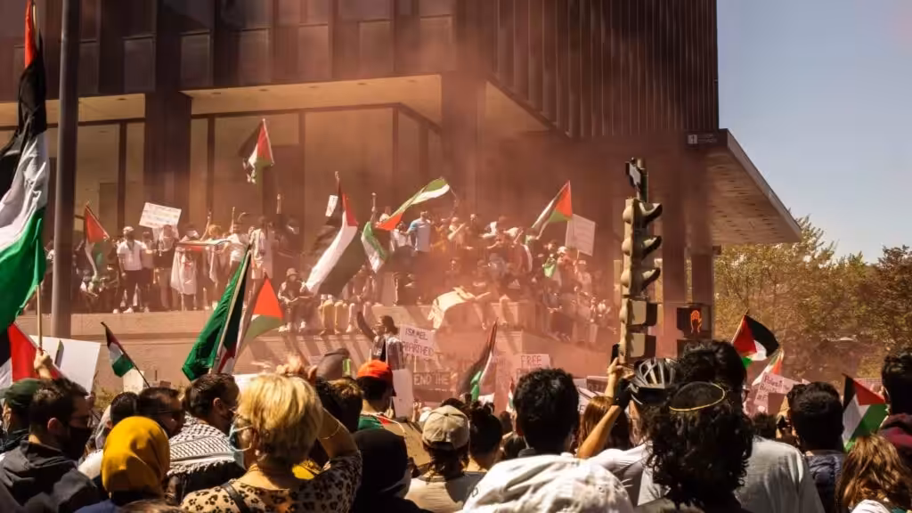 Hundreds of South Africans in support of Palestine joined a picket, led by the African National Congress, at the Israeli embassy in Pretoria on Friday, 20 October. Photo: Chrisna Senatus Pexels/Kaya 959.