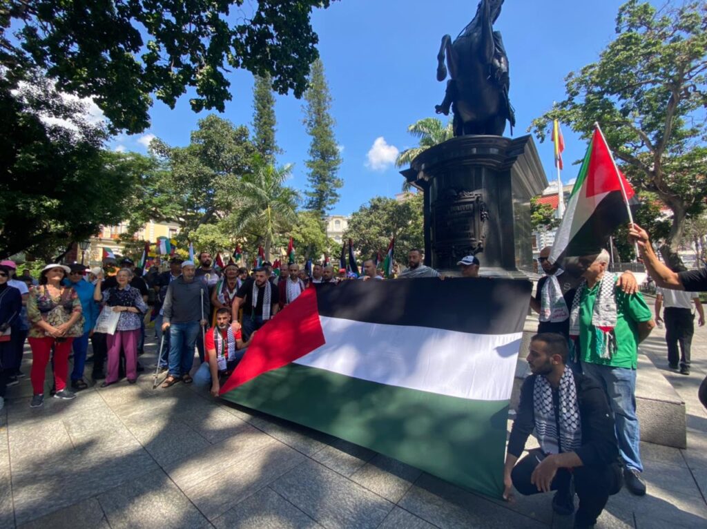 Venezuelans rally in Plaza Bolívar, Caracas, in support of the Palestinian people. Photo: X/@teleSURtv.