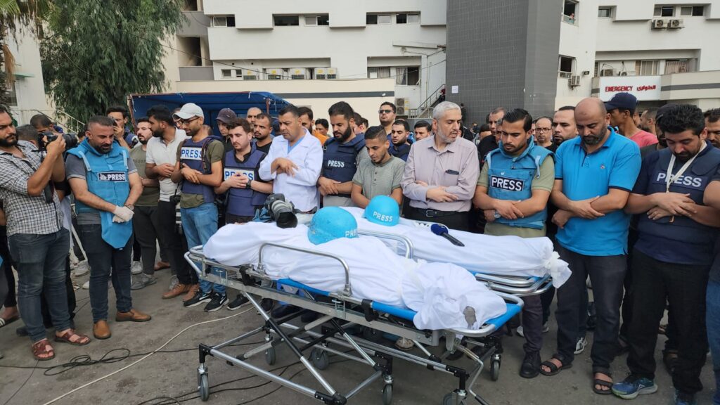 Journalists holding a funeral for their colleagues Mohammad Soboh and Saeed Al-Taweel, who were brutally killed after being targeted by an Israeli airstrike three nights ago while covering the evacuation of a building threatened by Israeli bombing west of Gaza City. Photo: Mahmoud Ajjour/The Palestine Chronicle.