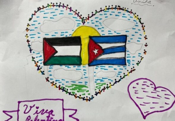 Drawing by Cuban girl Anita with a heart containing the Cuban and the Palestinian flag with a sun behind them. Photo: Al Mayadeen. (Al Mayadeen)