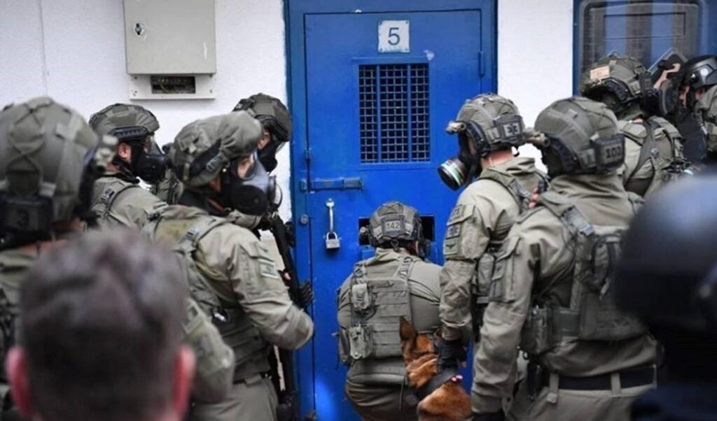 Israeli repression forces raid Palestinian prisoners’ sections in Ofer Israeli Prison. Photo: WAFA/File photo.